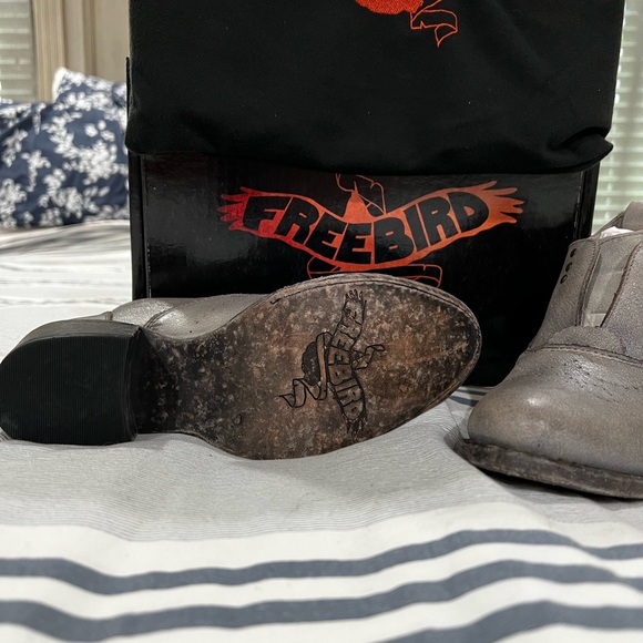 Freebird booties Sadie style, the color description is Ice (light gray) - Picture 2 of 6